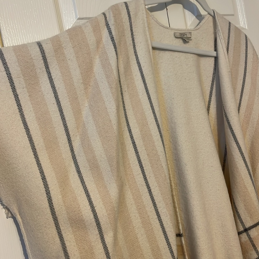 LOFT Poncho - Picture 2 of 3